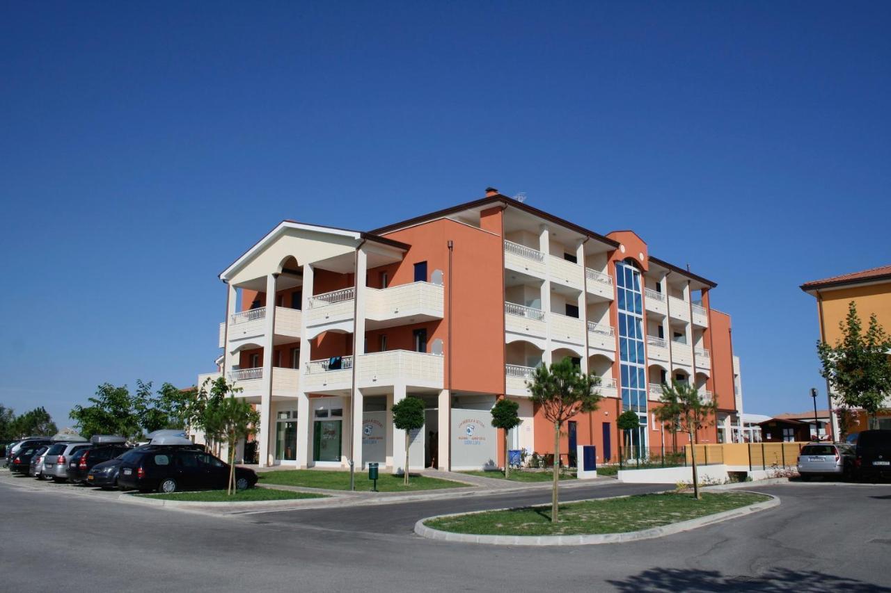 Pini Village Lido Altanea Caorle Eksteriør billede